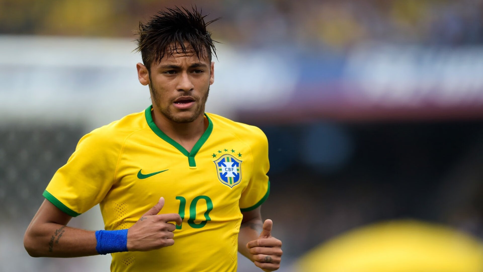 日本队突破重围，赢得宝贵胜利！，日本队进场